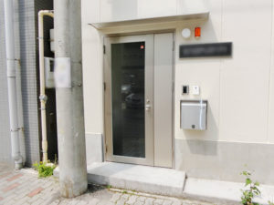 愛知県名古屋市中区アルミ框ドアへ事務所ドア改修工事【サッシ.NET】