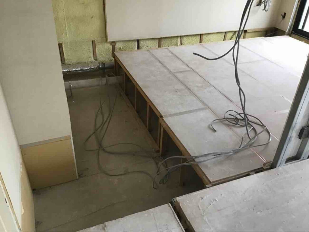 千葉市美浜区フクビ乾式二重床置床工事店 マンション【株式会社秀和建工】