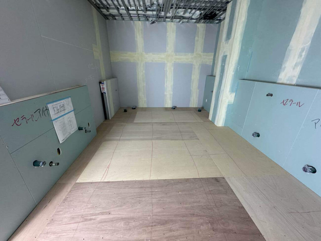 神奈川県平塚市にて工場の置床 万協フロアー乾式二重床