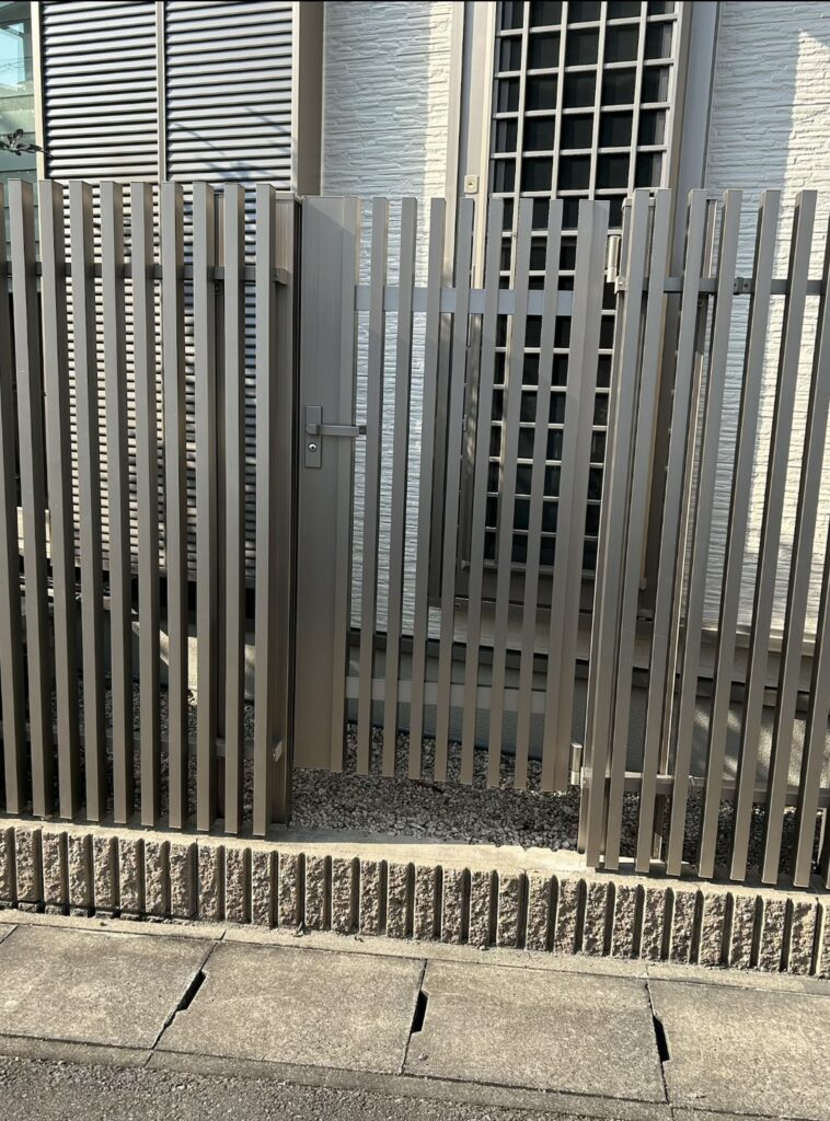 愛知県大府市TOSTEMプログコートフェンス改修工事店 戸建住宅【窓香房】