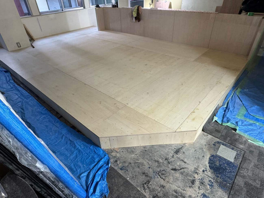 東京都千代田区フクビ（FUKUVI）乾式二重床置床工事店 ビルテナント新装【株式会社秀和建工】