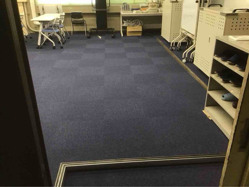 神奈川県綾瀬市東リタイルカーペットGA-100工事店 学校【株式会社秀和建工】