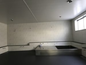 埼玉県比企郡にて、工場内浴室改修工事(フクビ製)を行いました。