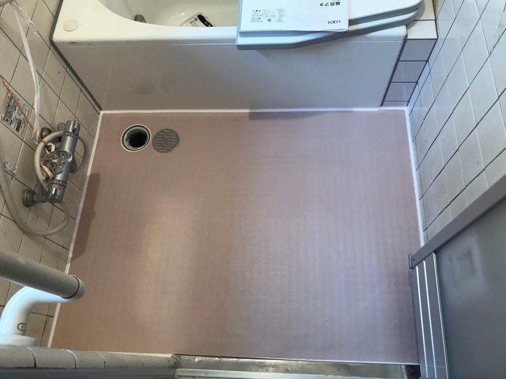 東京都葛飾区にて浴室の床改修工事