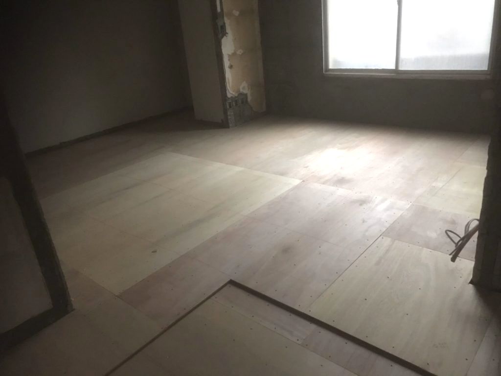 東京都新宿区のマンションにて置床工事