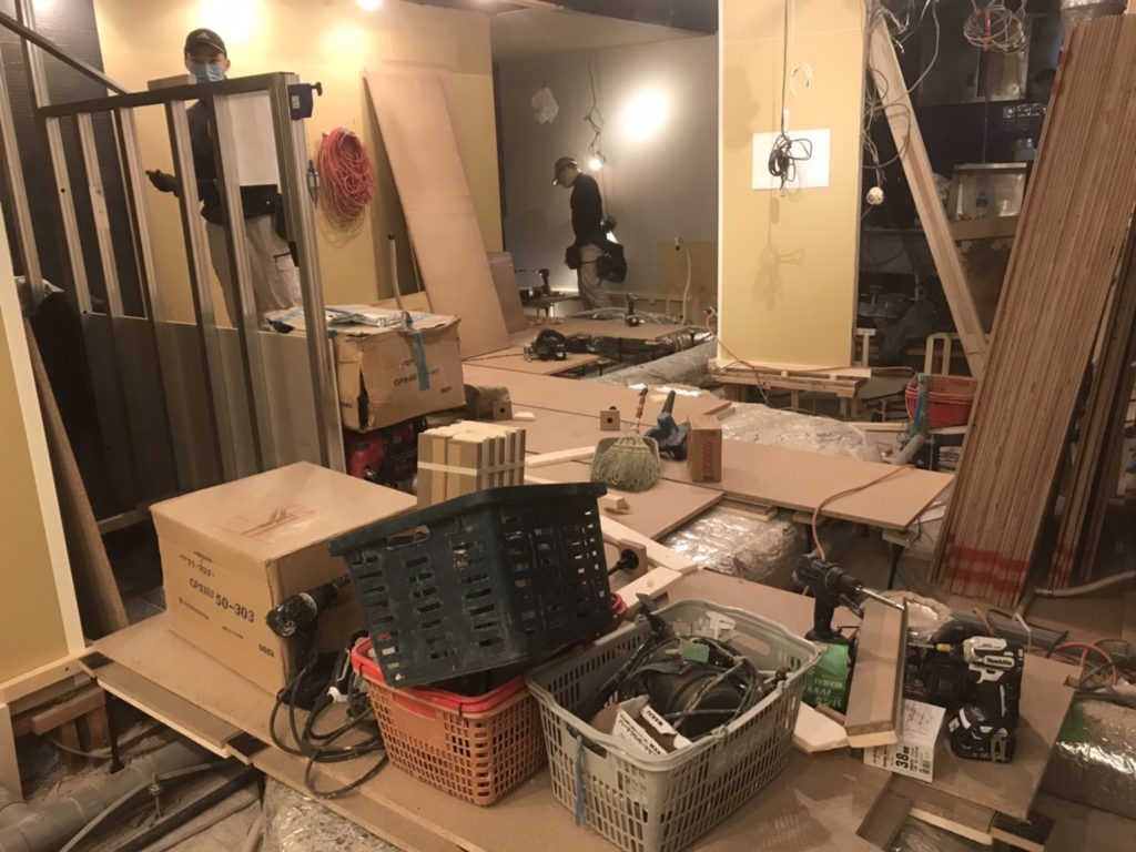 東京都港区六本木の飲食店にて床リフォーム工事