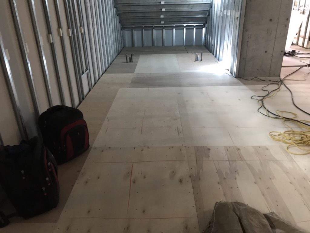 東京都港区にてビルの置床工事を行いました。 乾式二重床 