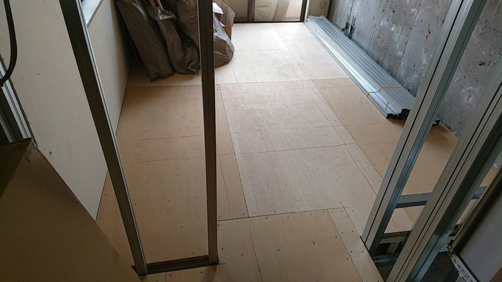 東京都新宿区にてマンションの置床工事