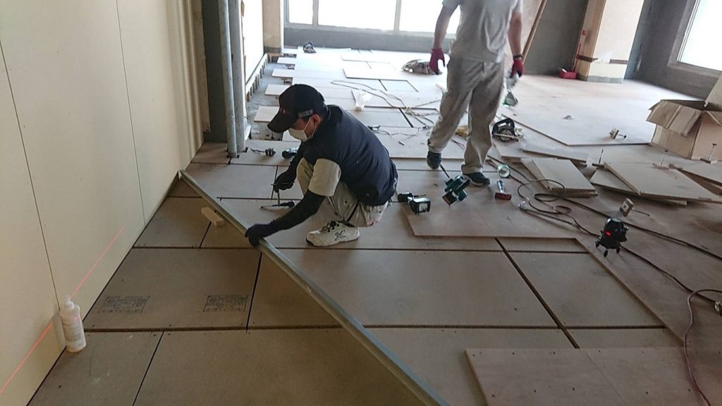 神奈川県厚木市にてビルの置床工事