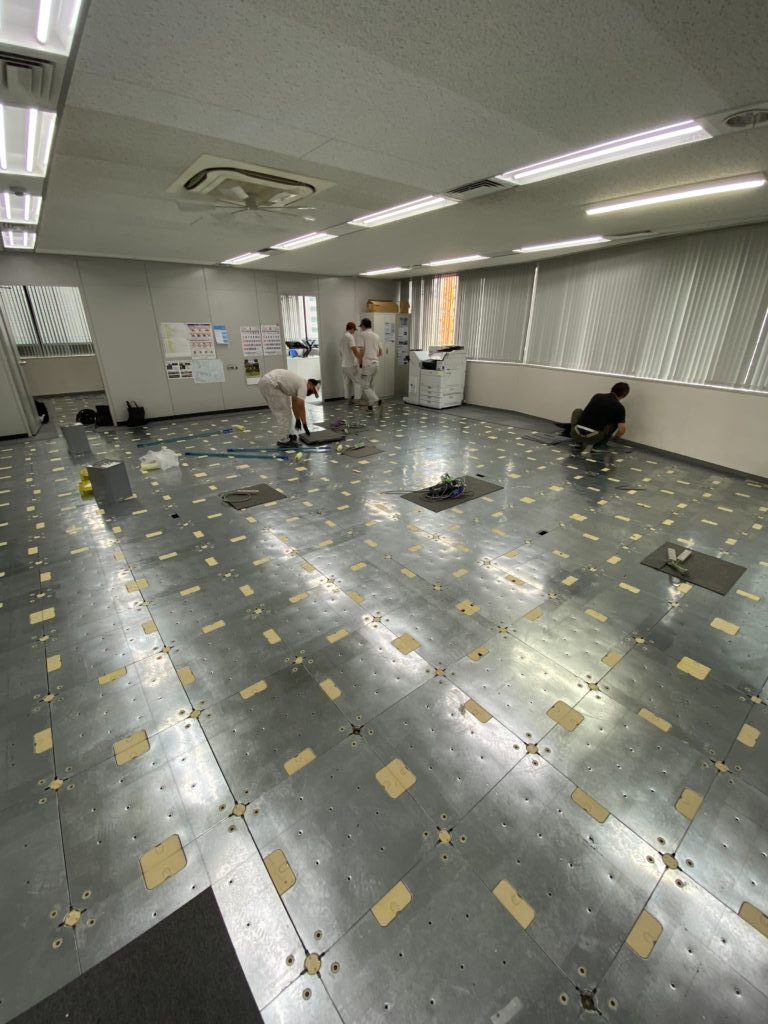 東京都品川区西五反田にてオフィスビルのタイルカーペット張替工事