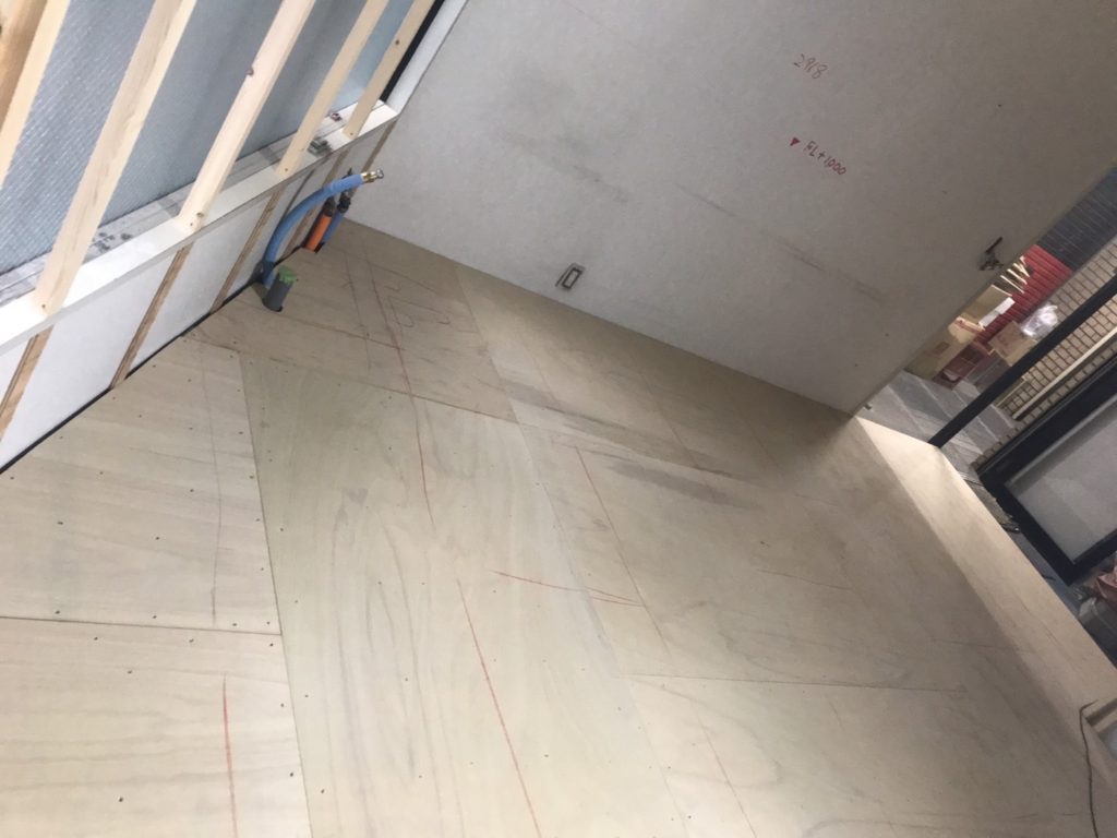 神奈川県川崎市多摩区にてビル内の置床工事を行いました。フリーフロアCP
