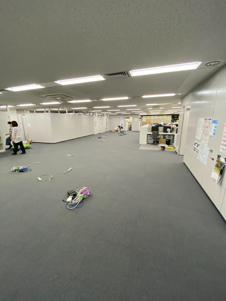 東京都品川区西五反田にてオフィスビルのタイルカーペット張替工事