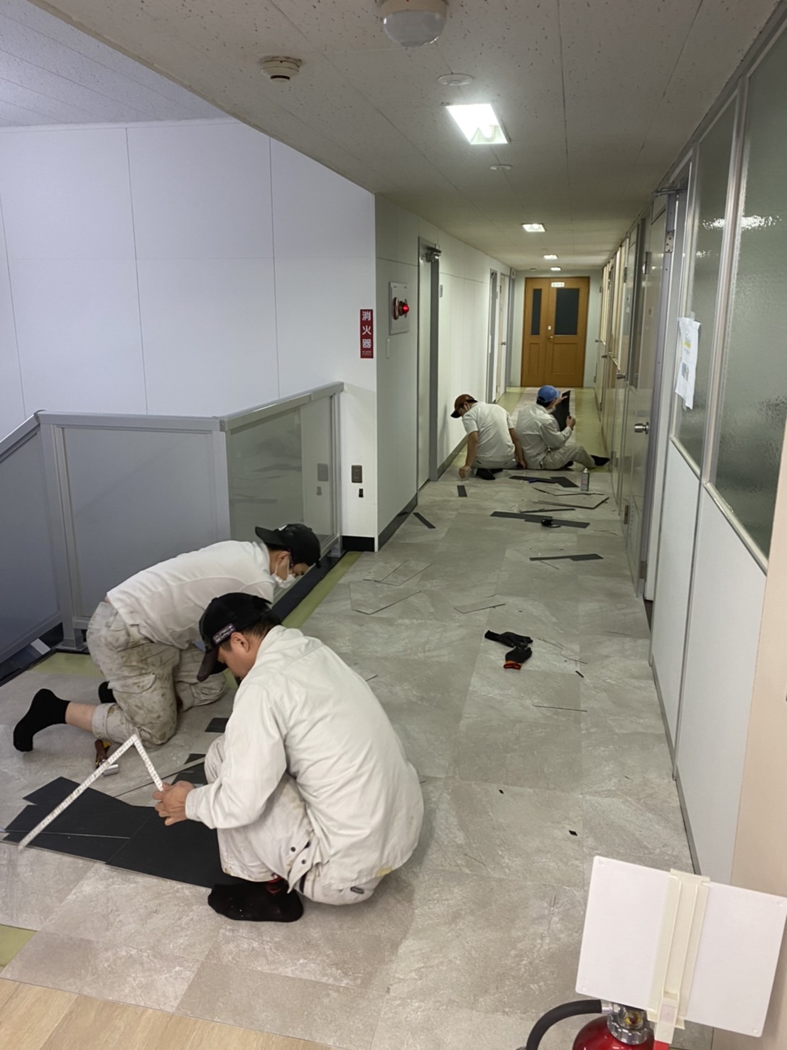 埼玉県加須市にて工場内事務所のタイルカーペット張替え工事