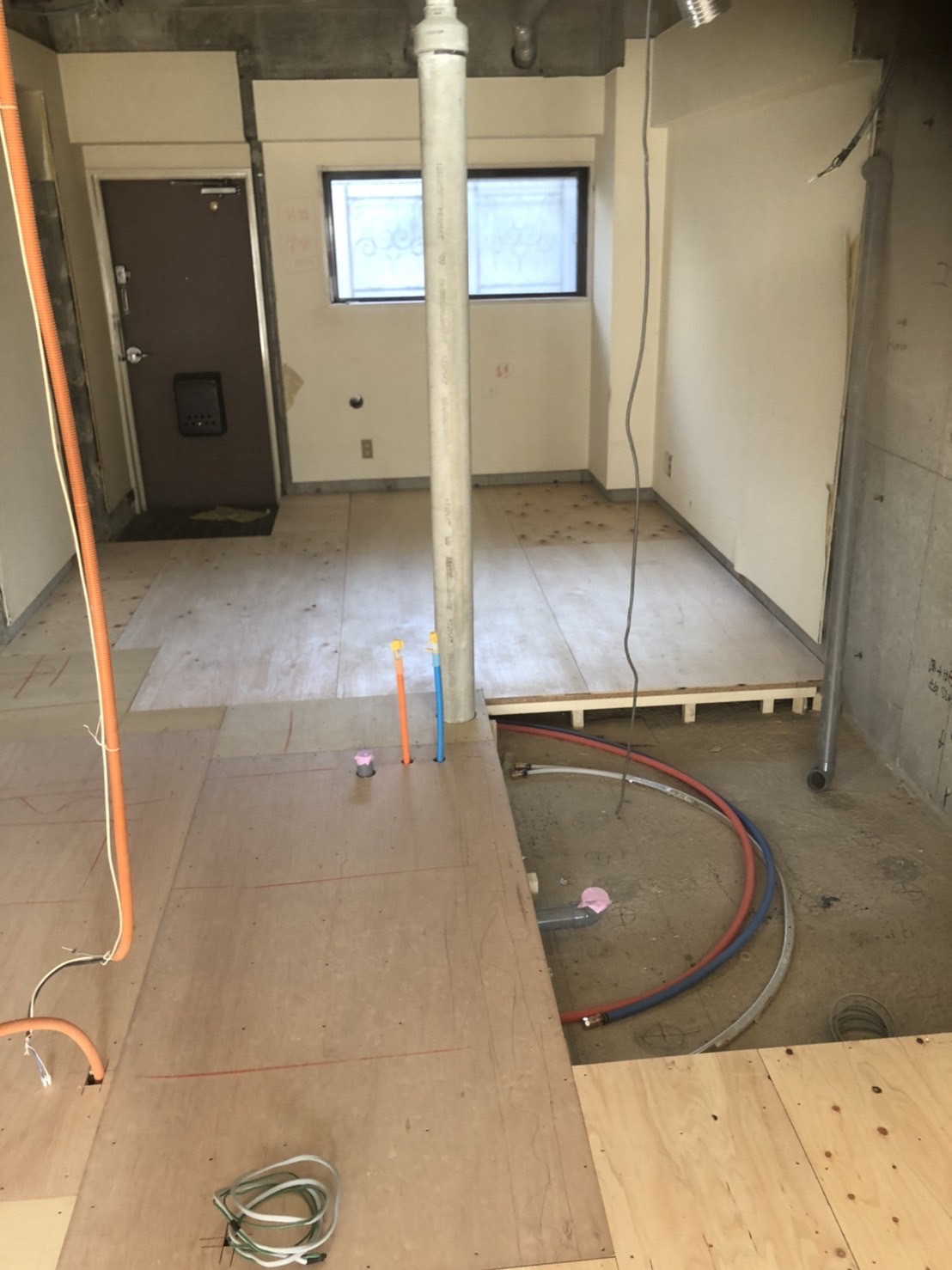 東京都世田谷区にてマンションの置床工事を行いました。フリーフロアCP