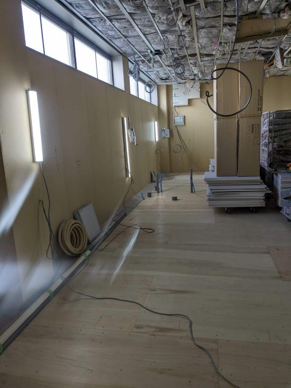千葉県松戸市にて病院新装に伴う置床工事を行いました。乾式二重床
