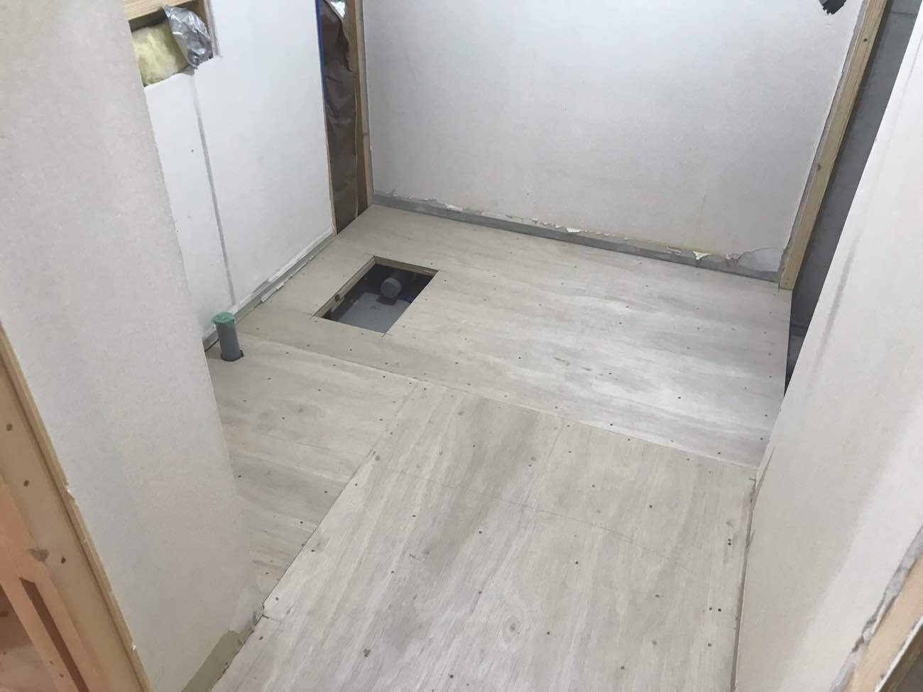 埼玉県草加市にてマンション1日置床工事を行いました。フリーフロアCP