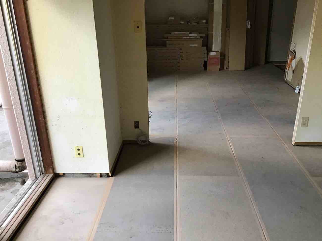 東京都立川市にてマンション１日置床工事を行いました。乾式二重床