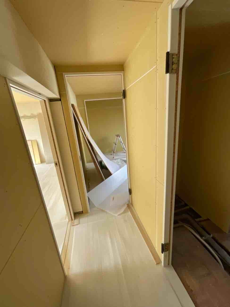 東京都東久留米市にてマンションの天壁、置床工事を行いました。乾式二重床