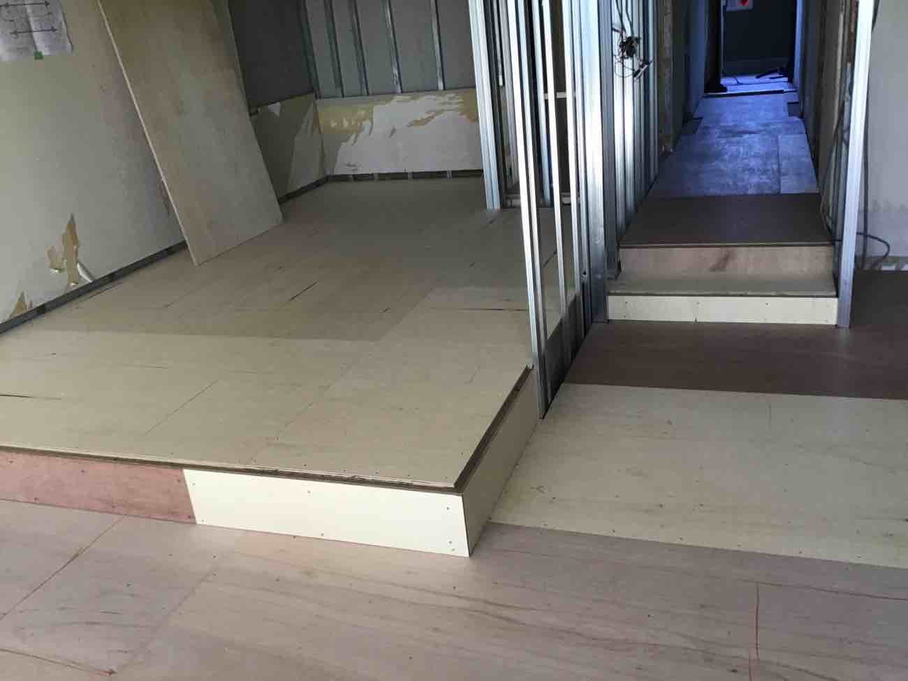 神奈川県逗子市にて改修工事中のマンションで置床工事を行いました。乾式二重床
