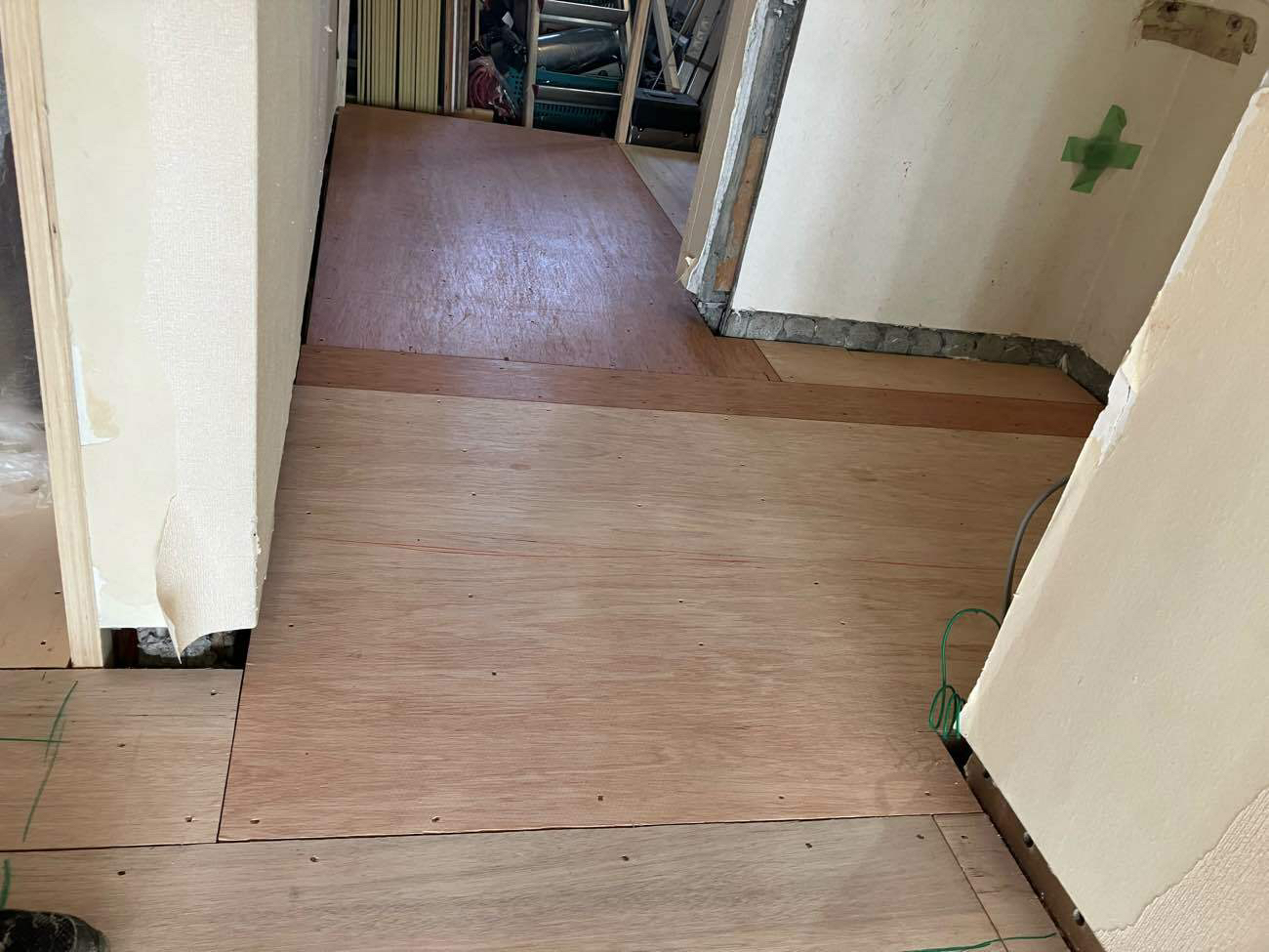 東京都杉並区にてマンション置床工事を行いました。乾式二重床
