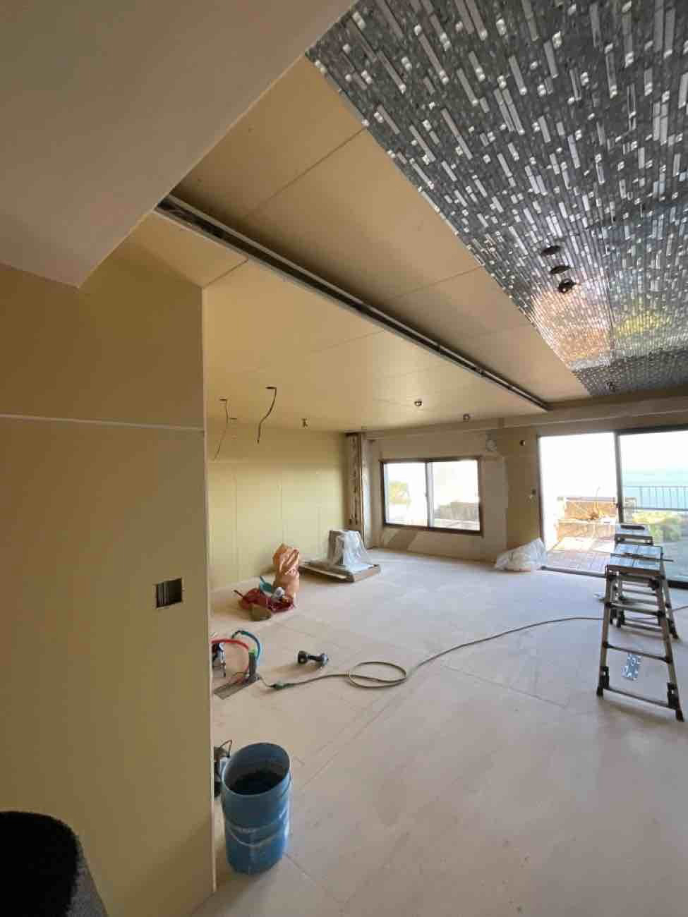 静岡県熱海市にてマンションの天井・壁 LGS＋PB一括請負工事を行いました。