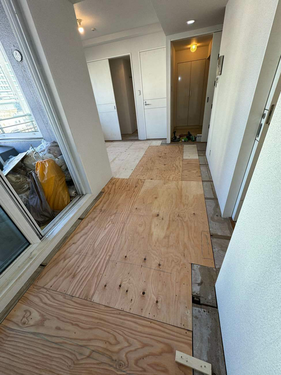 神奈川県横浜市西区にてマンションの置床工事を行いました。乾式二重床