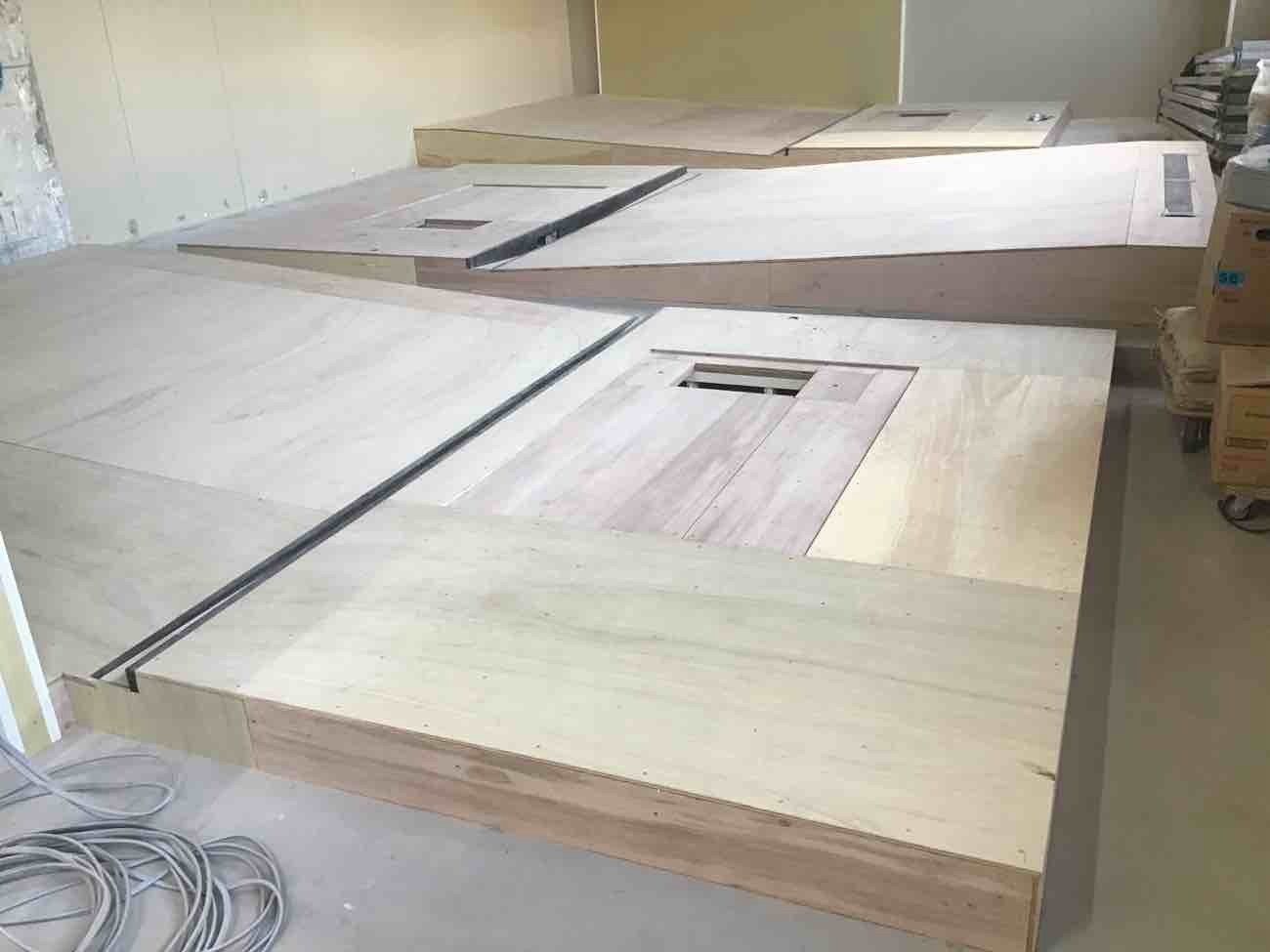 横浜市青葉区にてシミュレーションゴルフ店舗の置床工事を行いました。乾式二重床　ハイブリッド置床工法