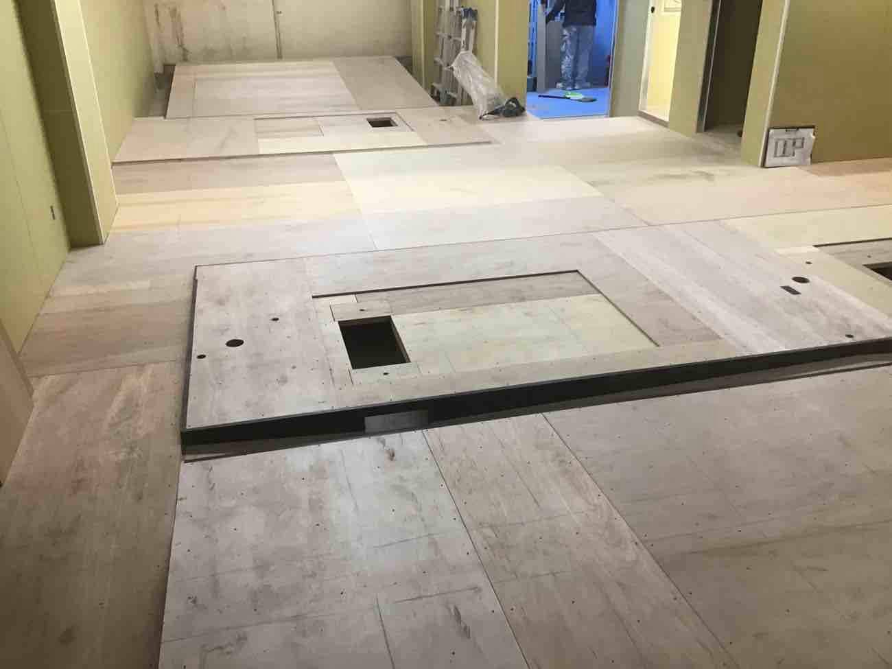 東京都大田区にてシミュレーションゴルフ店舗の置床工事を行いました。乾式二重床