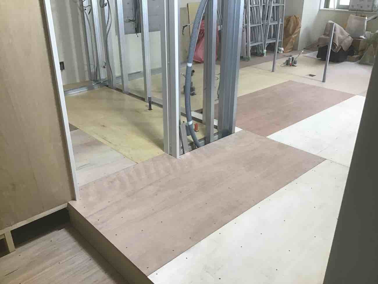 横浜市戸塚区にてクリニックの置床工事を行いました。乾式二重床