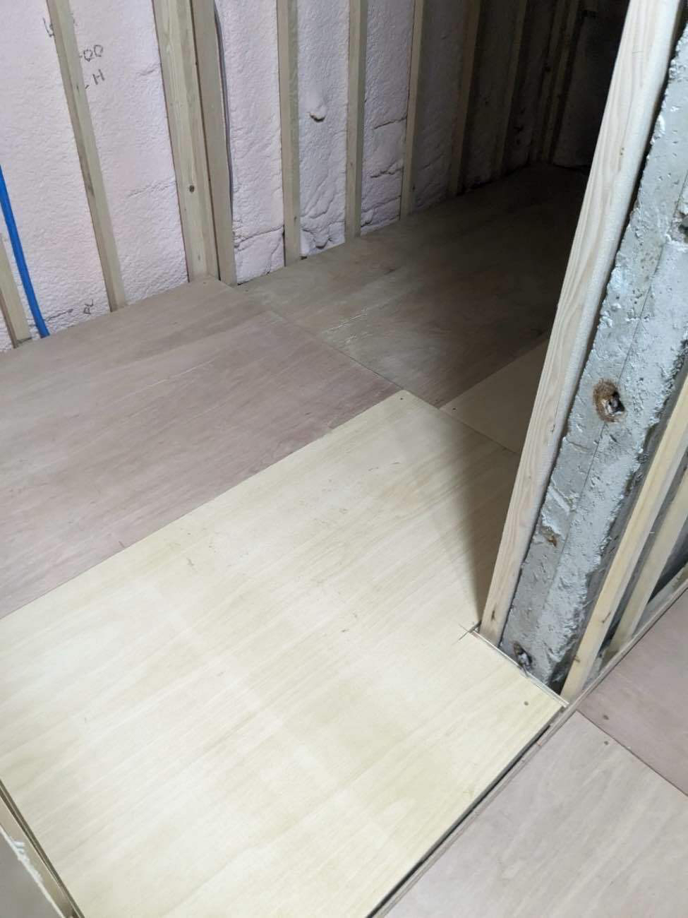 東京都目黒区にてマンション置床工事を行いました。乾式二重床