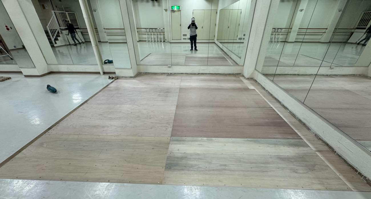 東京都新宿区にて店舗の置床工事を行いました。乾式二重床