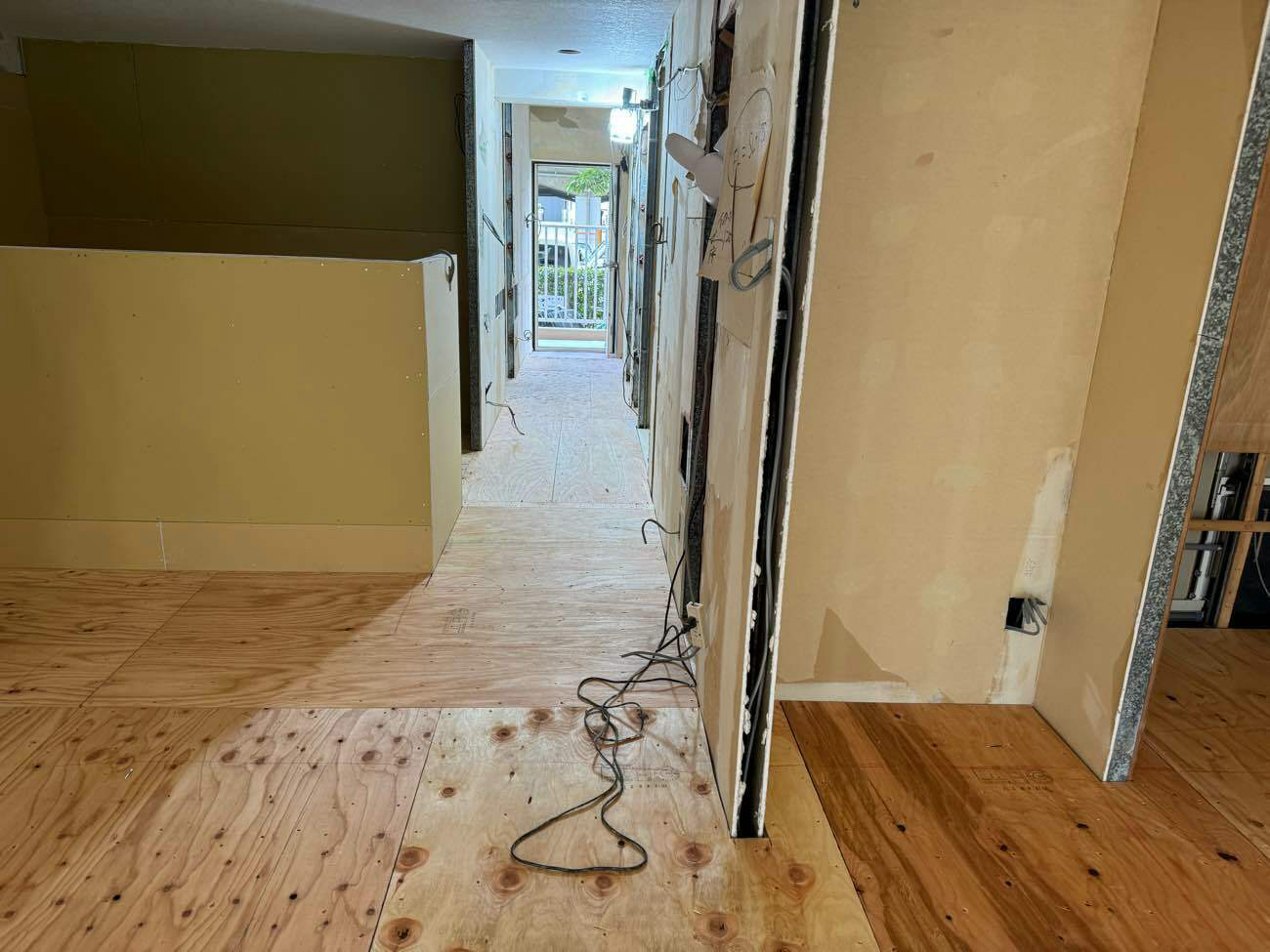 東京都足立区にてマンションの置床工事を行いました。フリーフロアCP