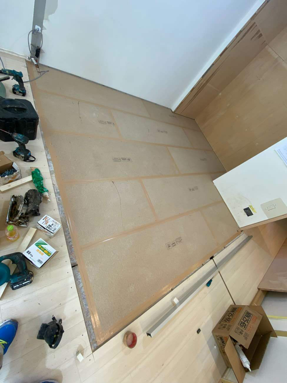 横浜市泉区にてマンション置床工事を行いました。乾式二重床