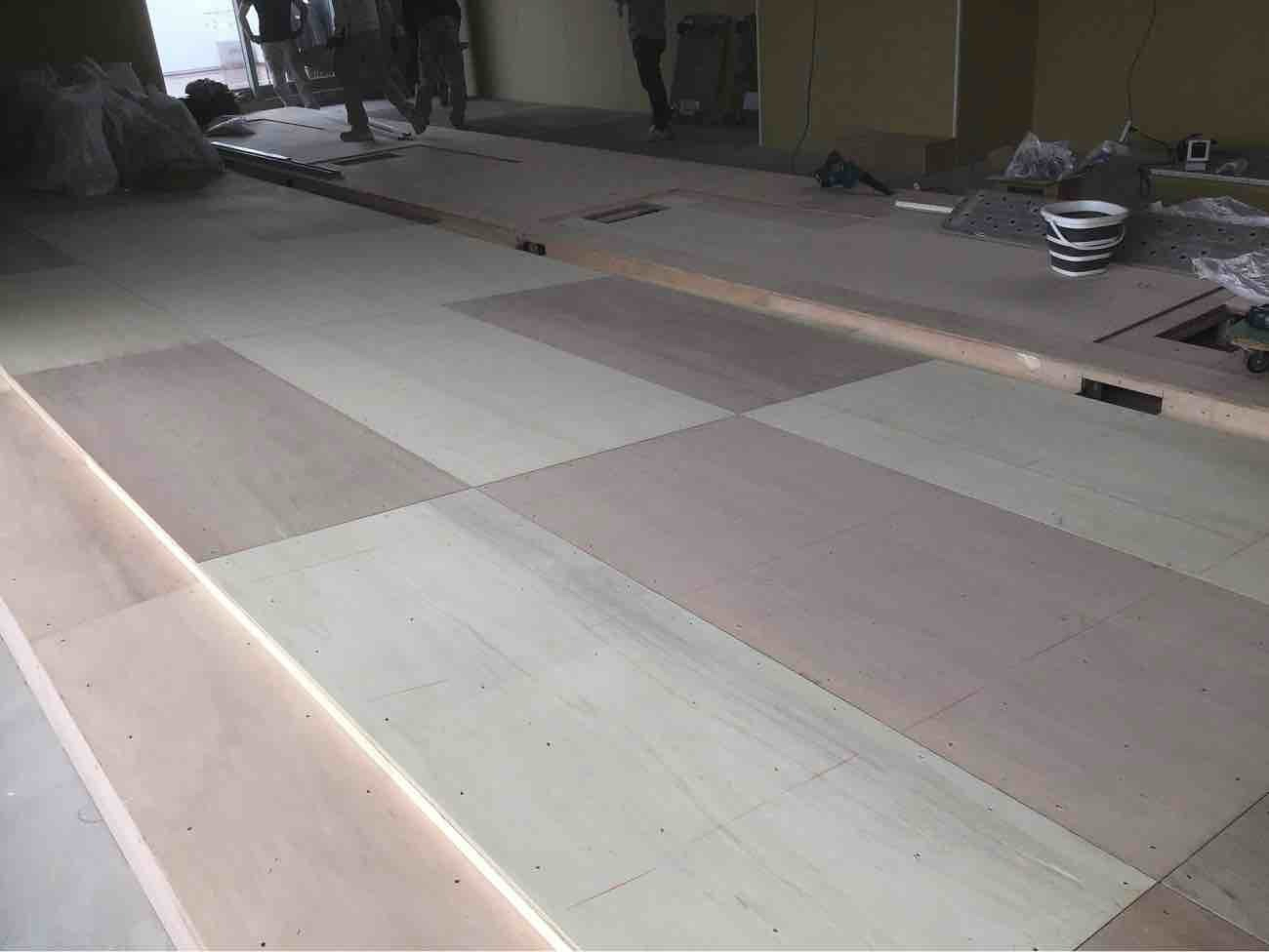 神奈川県藤沢市にてシミュレーションゴルフ店舗の置床工事を行いました。乾式二重床