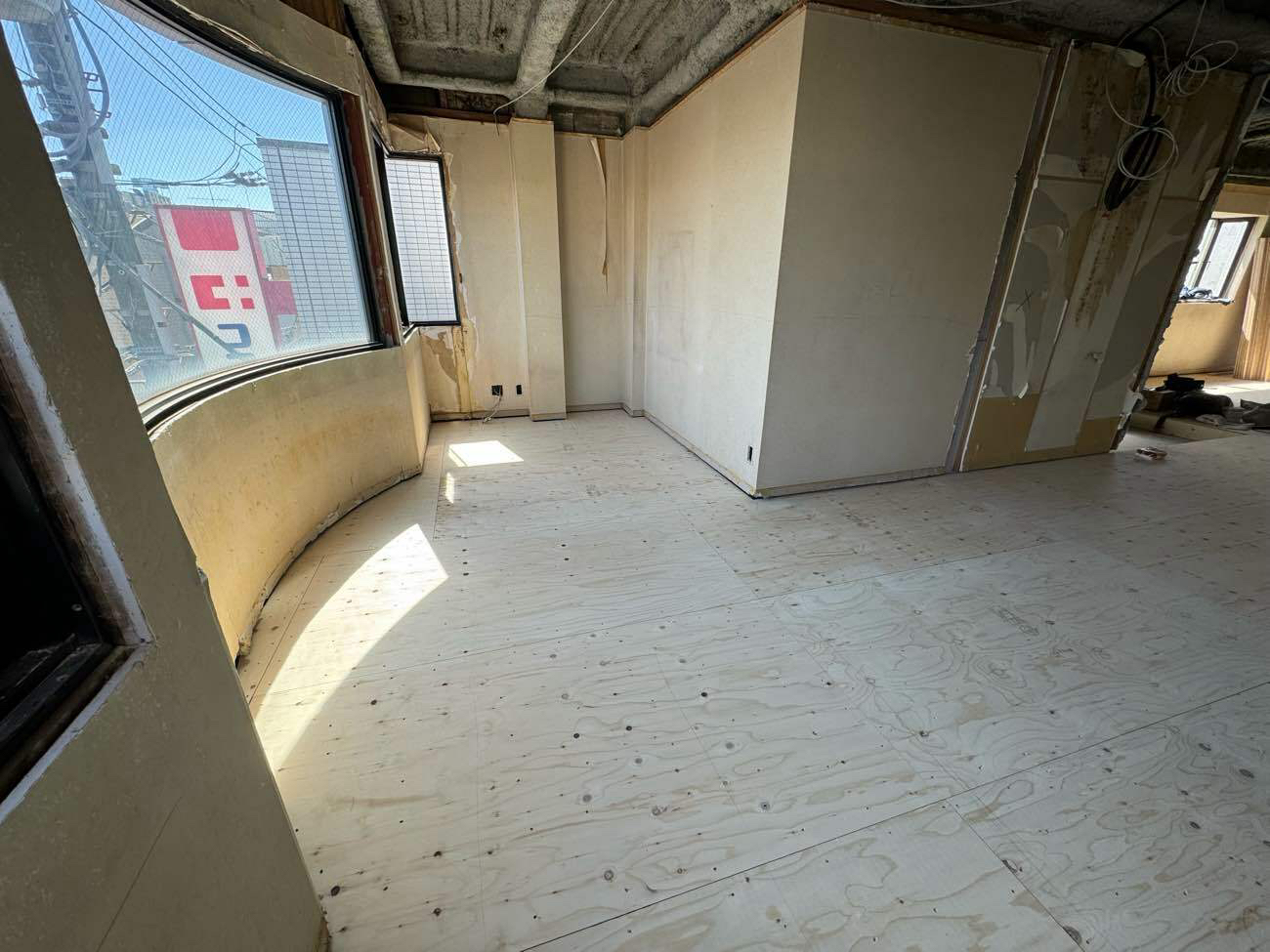 東京都世田谷区にてマンション置床工事を行いました。乾式二重床