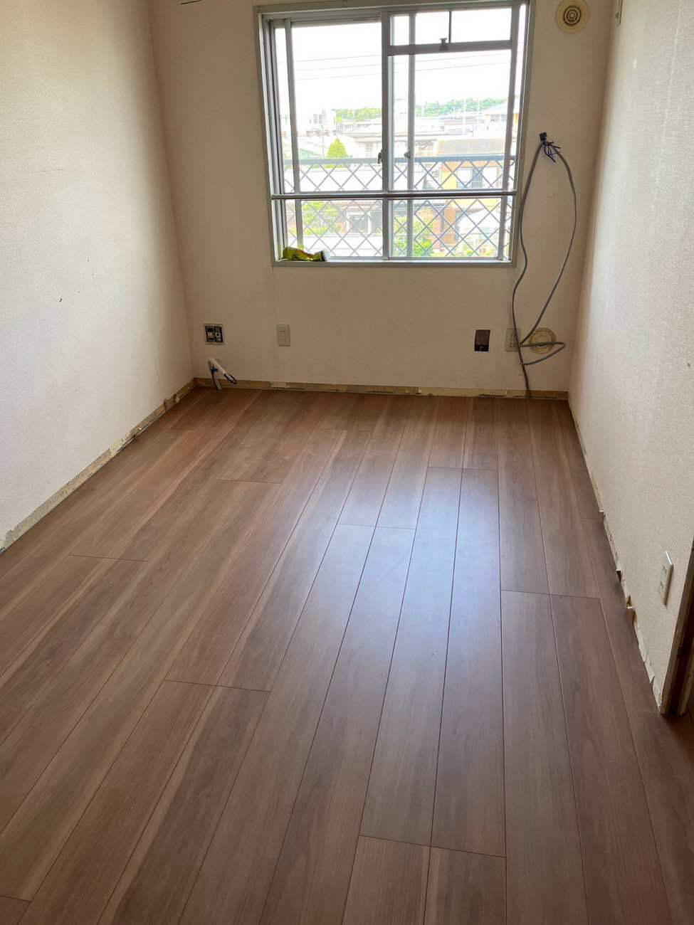 神奈川県茅ケ崎市にてマンション置床工事とフローリング工事を行いました。乾式二重床