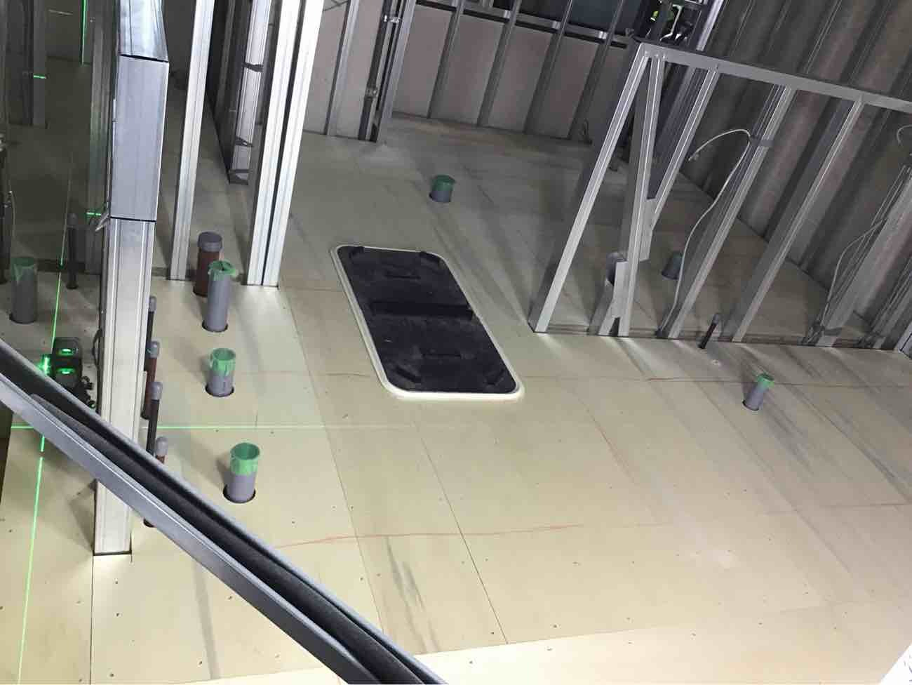 東京都渋谷区にて新装カフェの置床工事を行いました。乾式二重床