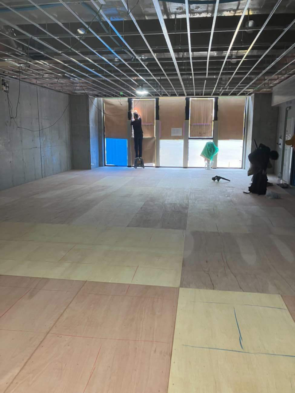 神奈川県藤沢市にてクリニックの置床工事を行いました。乾式二重床