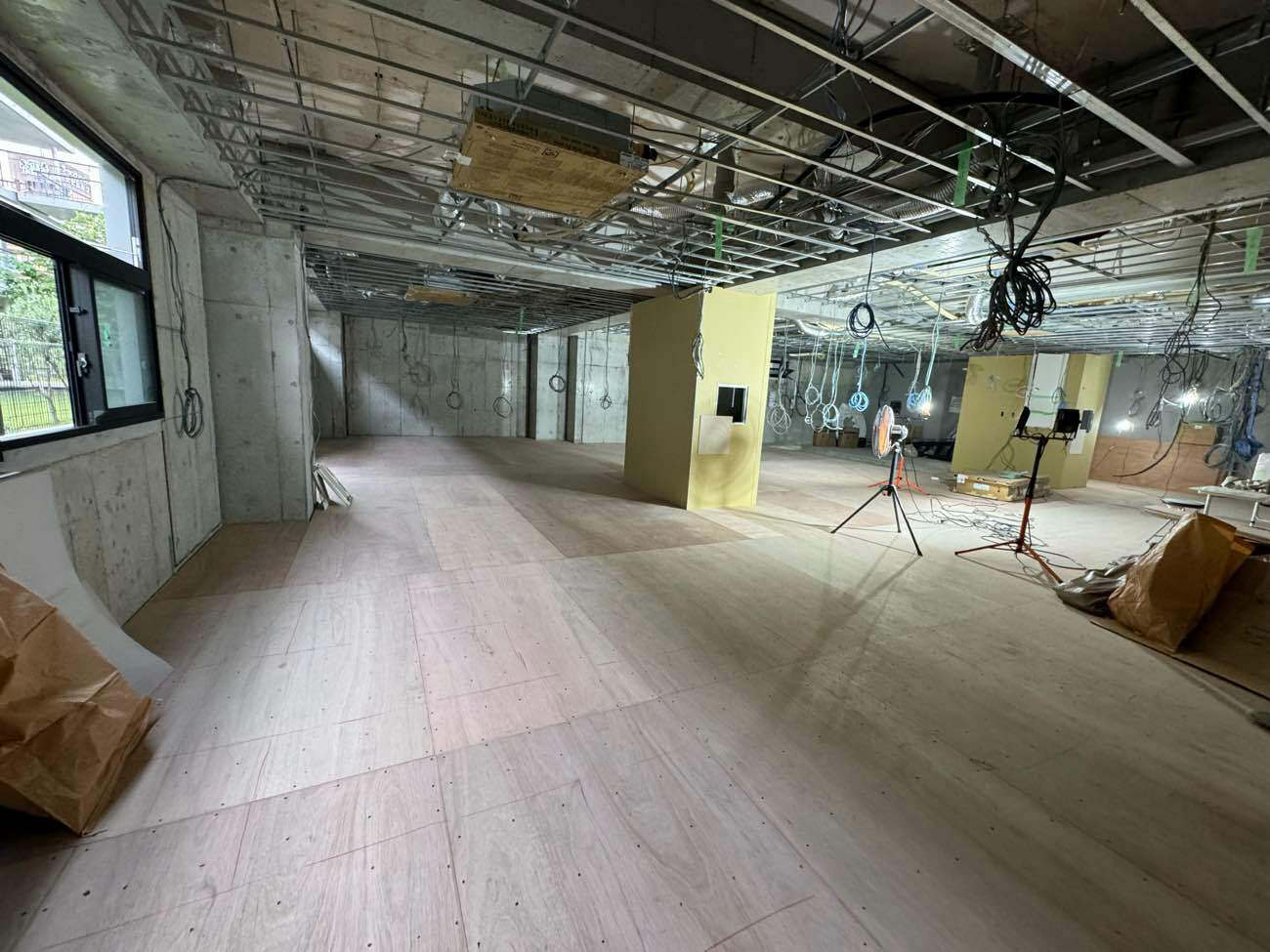 神奈川県横浜市港北区にてクリニックの置床工事を行いました。乾式二重床