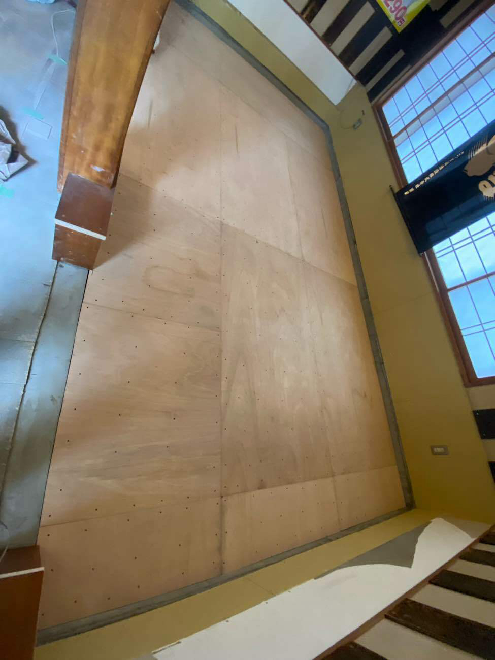 埼玉県朝霞市にて店舗の置床工事を行いました。乾式二重床