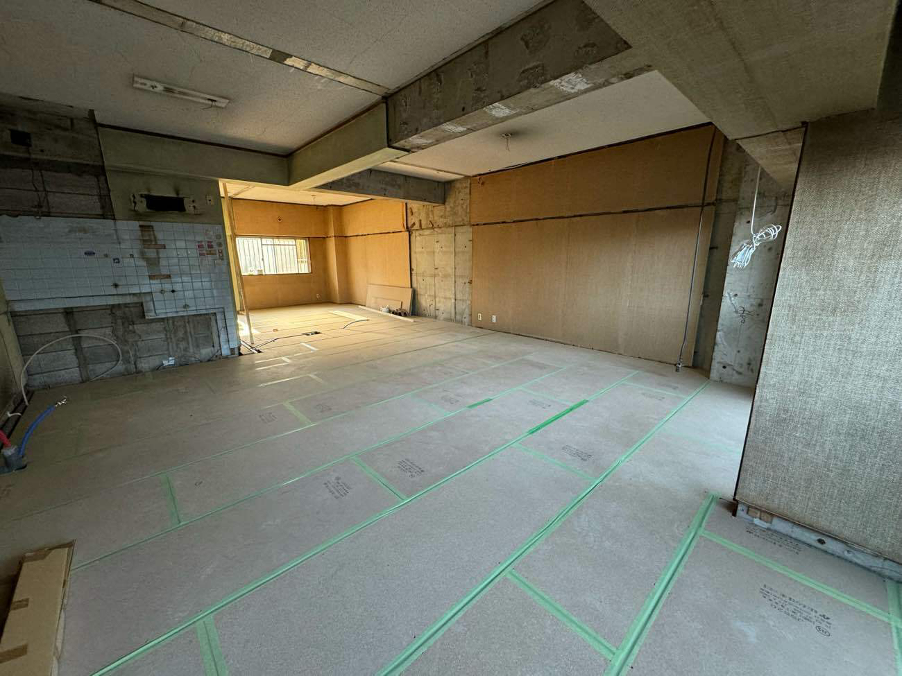 横浜市戸塚区にてマンション1日置床工事を行いました。乾式二重床