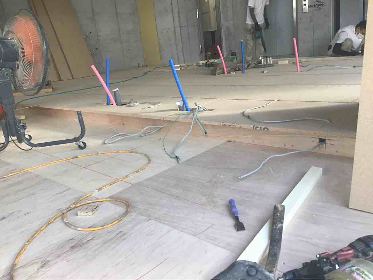 東京都台東区にて店舗の置床工事を行いました。乾式二重床