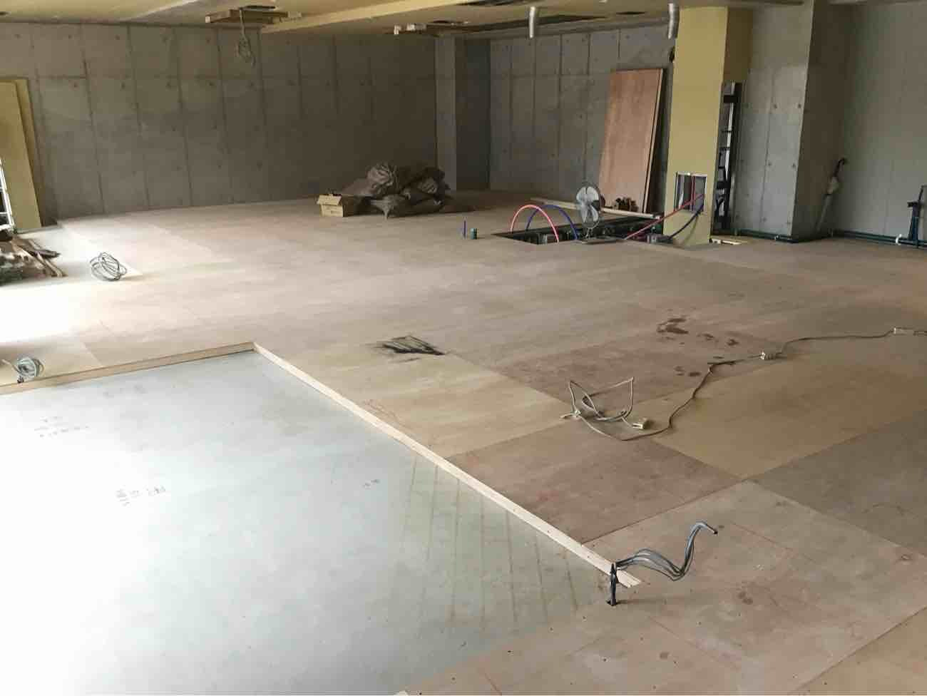 横浜市港北区にて店舗の置床工事を行いました。乾式二重床