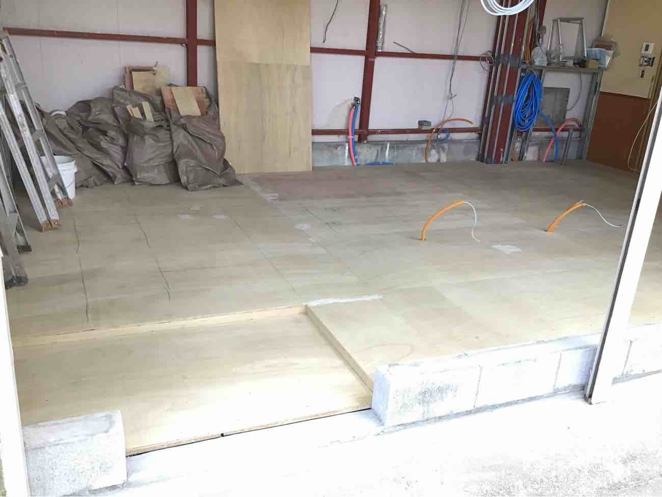 東京都八王子市にて事務所改修の置床工事を行いました。乾式二重床