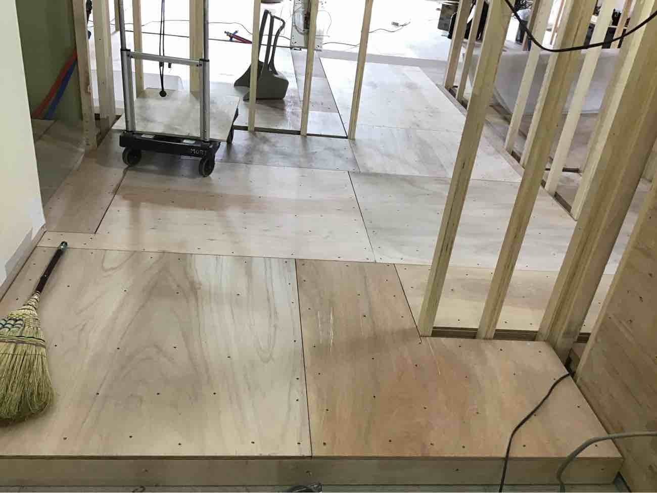 東京都新宿区にてマンション置床工事を行いました。万協乾式二重床