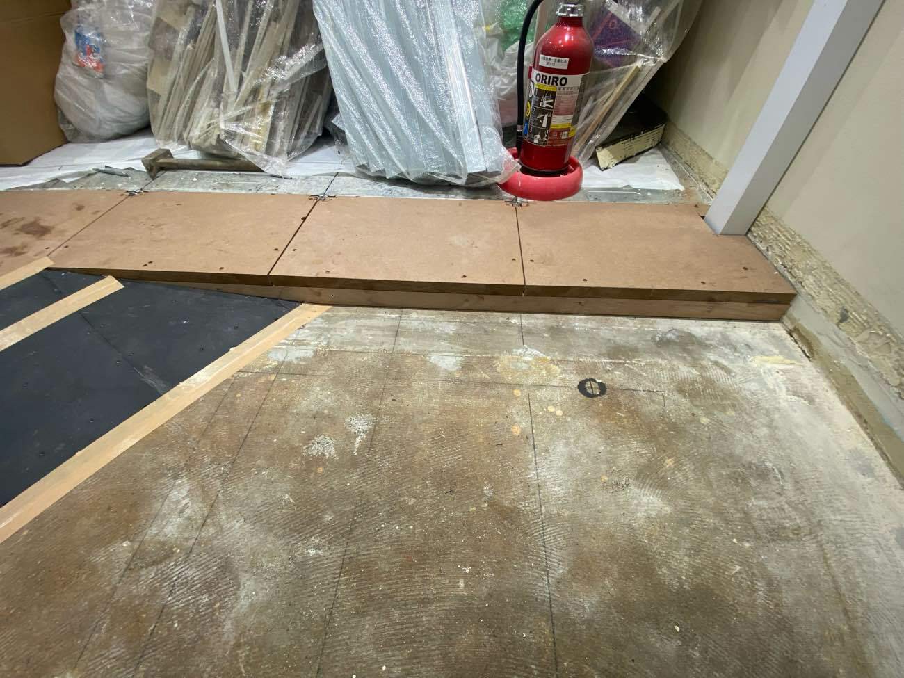 東京都新宿区にて事務所改修のOAフロア工事を行いました。