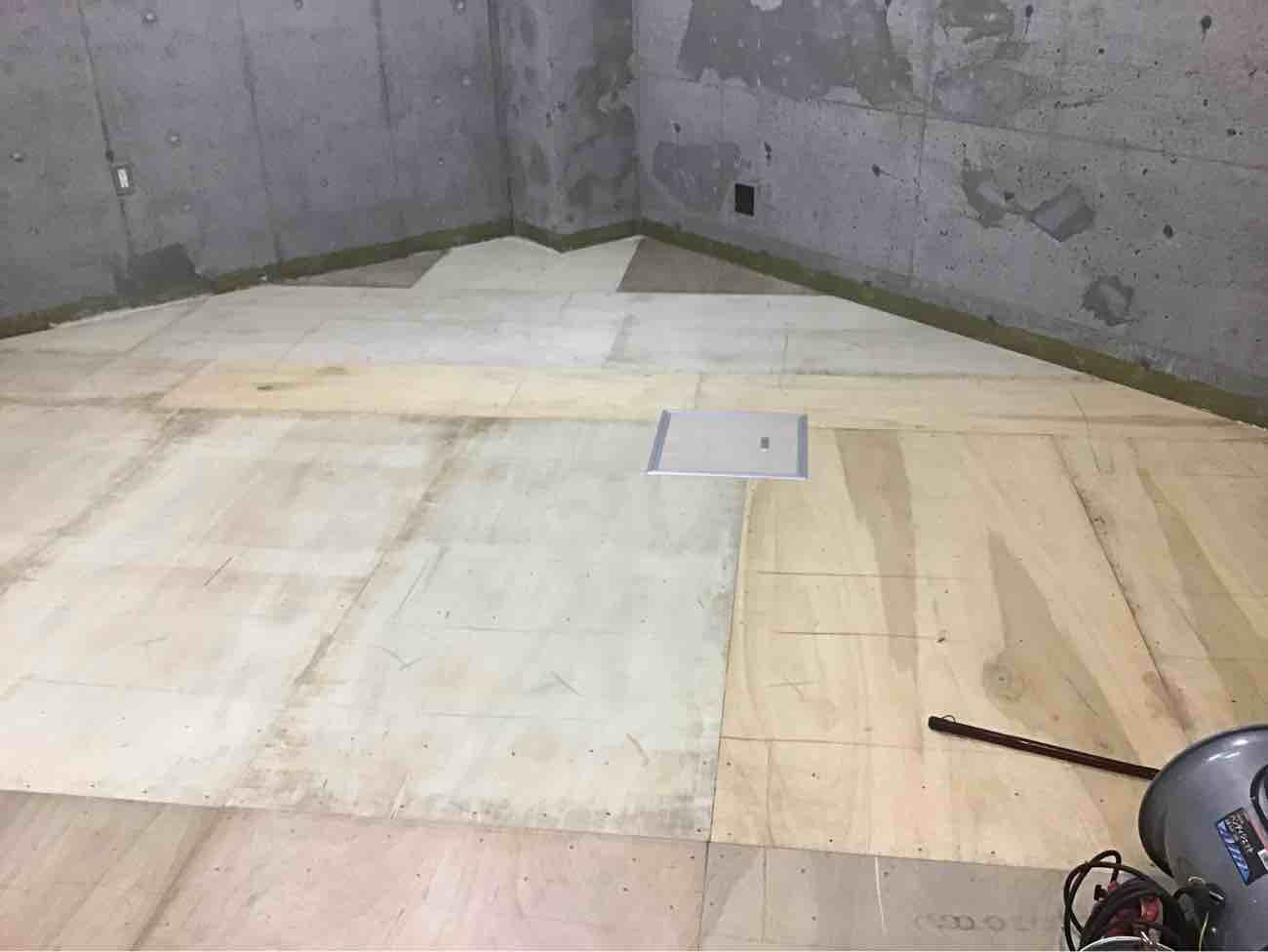 東京都町田市にて倉庫の置床工事を行いました。乾式二重床