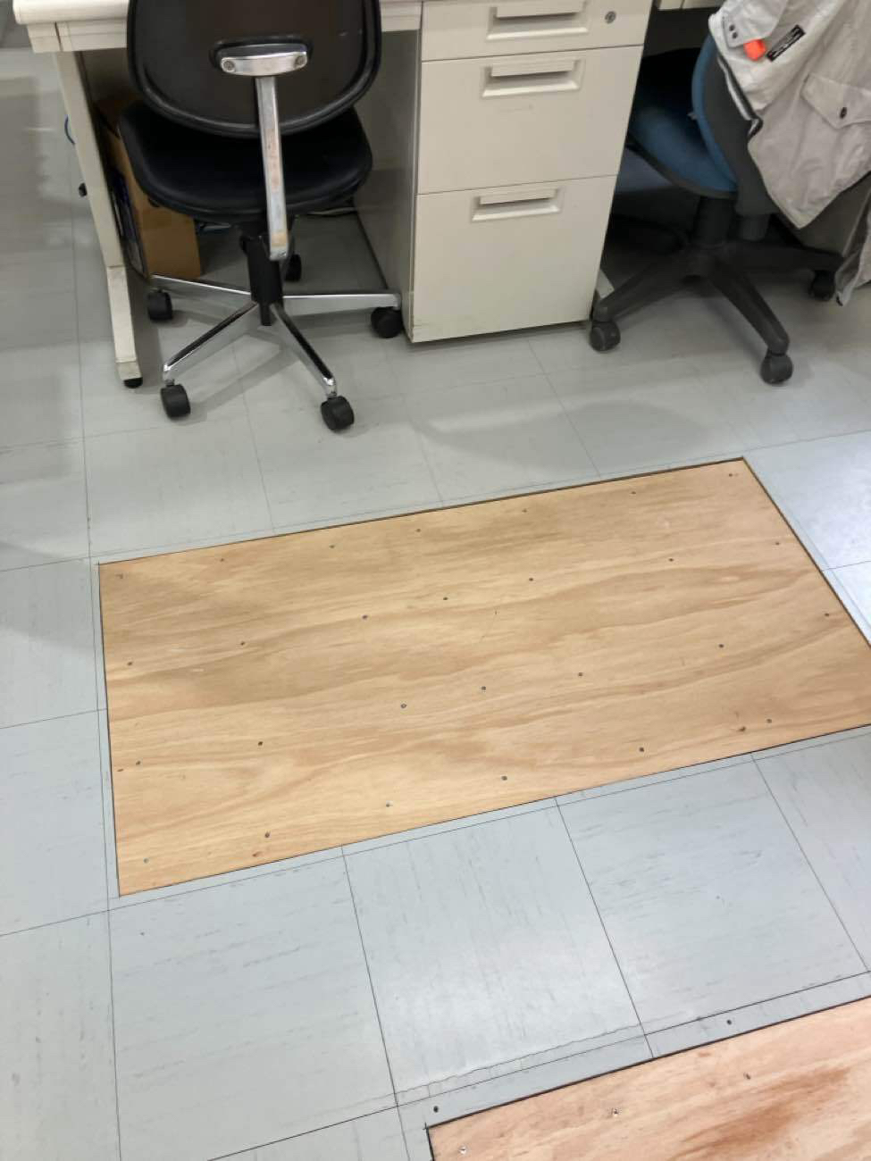 埼玉県川越市にてオフィスの置床工事を行いました。乾式二重床