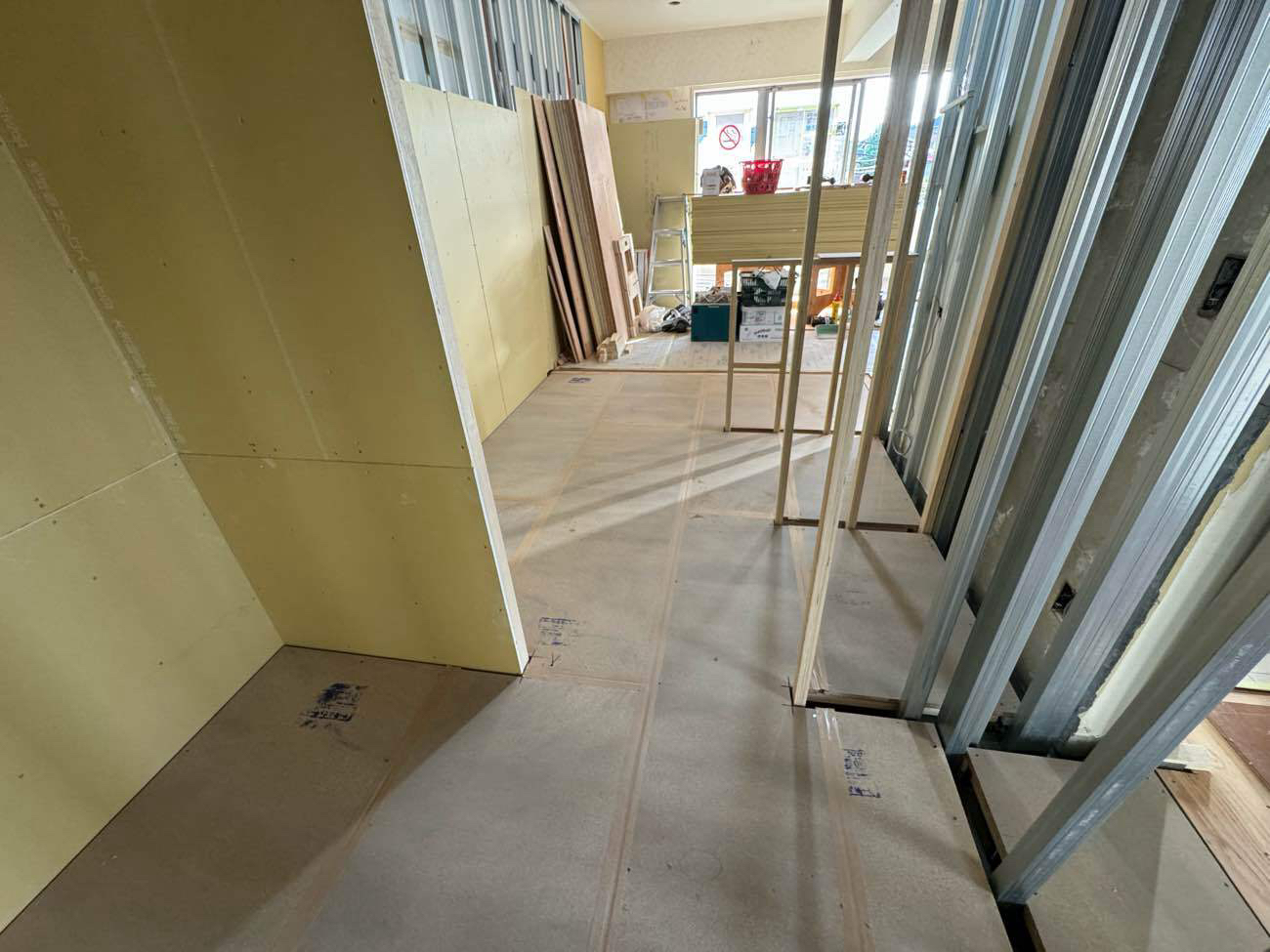 神奈川県川崎市宮前区にてマンション置床工事を行いました。乾式二重床