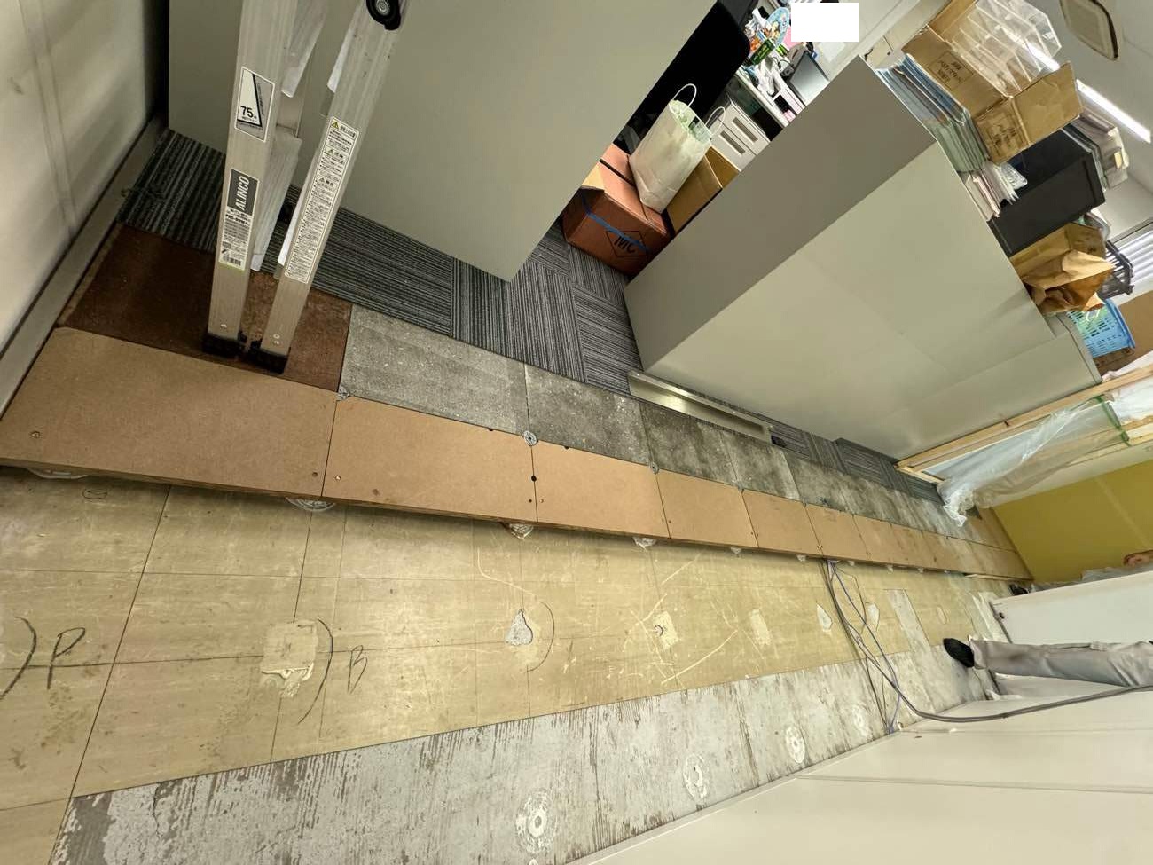 埼玉県羽生市にて店舗のOAフロア工事を行いました。LM3000